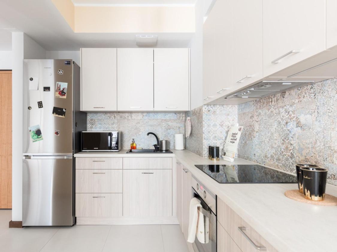 Rentplanet - Angel Plaza Appartement